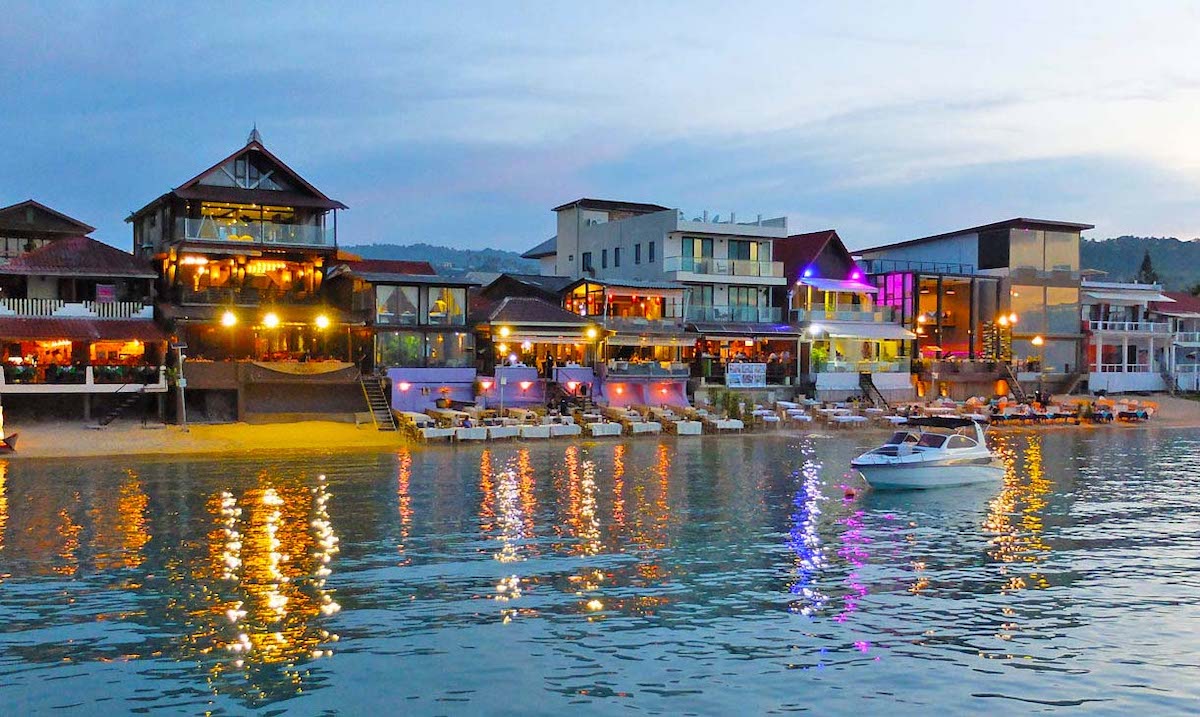 Dining & Entertainment